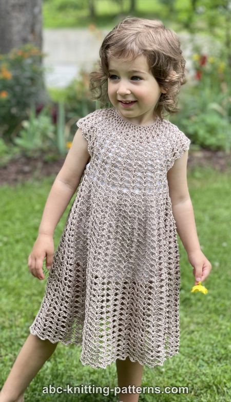 Classic V-neck crochet pullover pattern > easy construction! (free pattern  in sizes XS-2X)